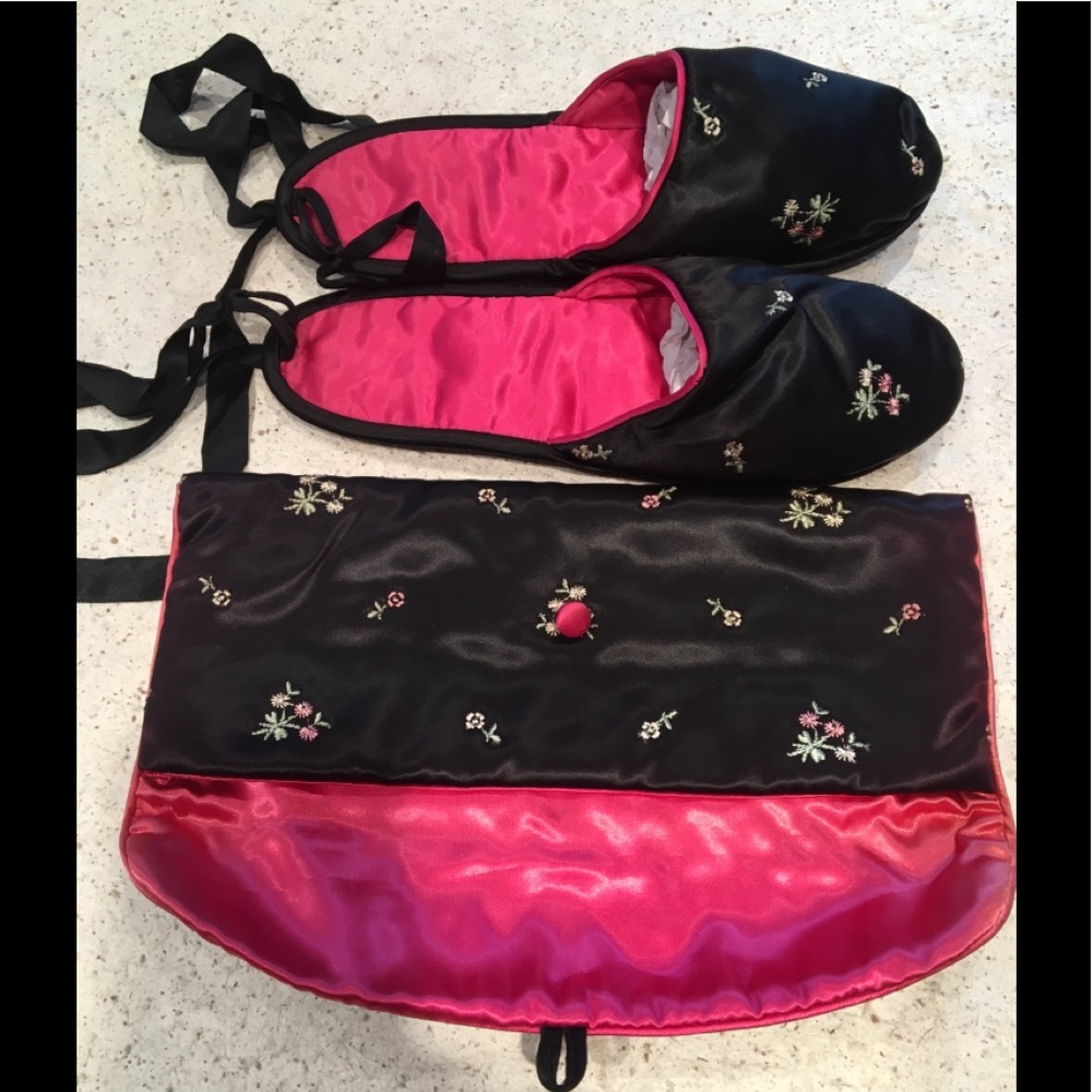 Silk embroidered slippers w/silk ankle ribbons & matching lined carrying case